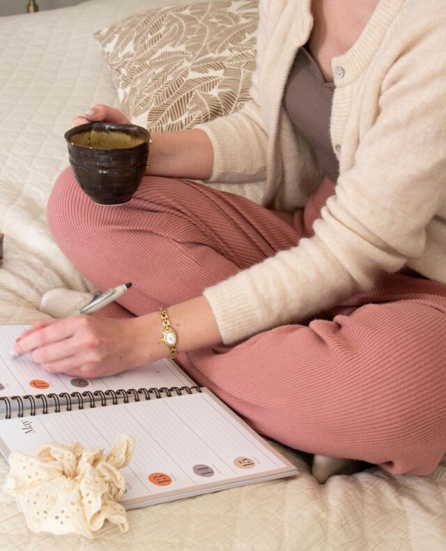 Back to work or still in vacation mode?🌴🖥️⁠
Either way, a fresh start deserves a fresh planner or notebook.⁠
Restart your routine - one page at a time📓