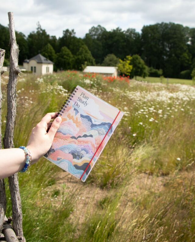 Getting ready for the new school year?⁠
If yes, you already know the drill 😉⁠
⁠
Kick off the school year with style and stay on top of things using your own custom-designed planner.⁠
Honestly… what else could you possibly need? 😌📚✨